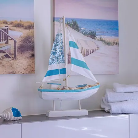 Moewe - In Der Hafenresidenz Mit Balkon & Wellness